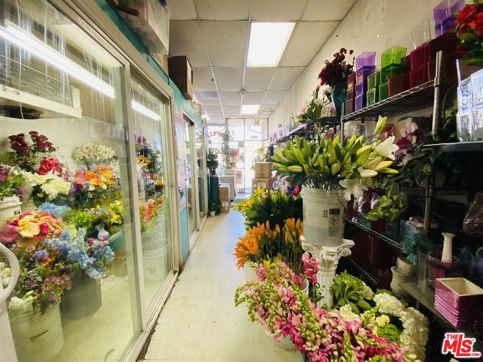 5112 W Jefferson Blvd