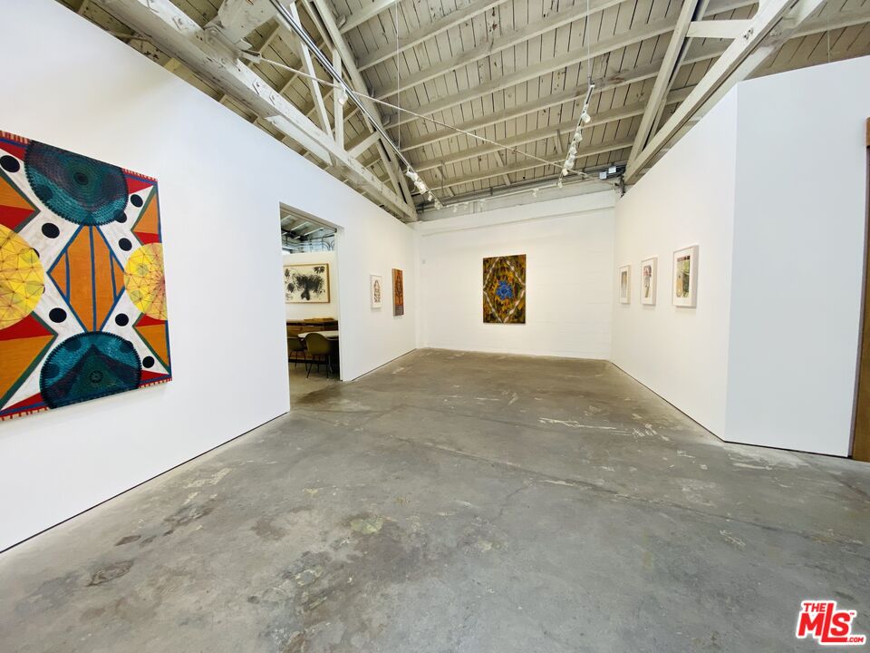 5112 W Jefferson Blvd