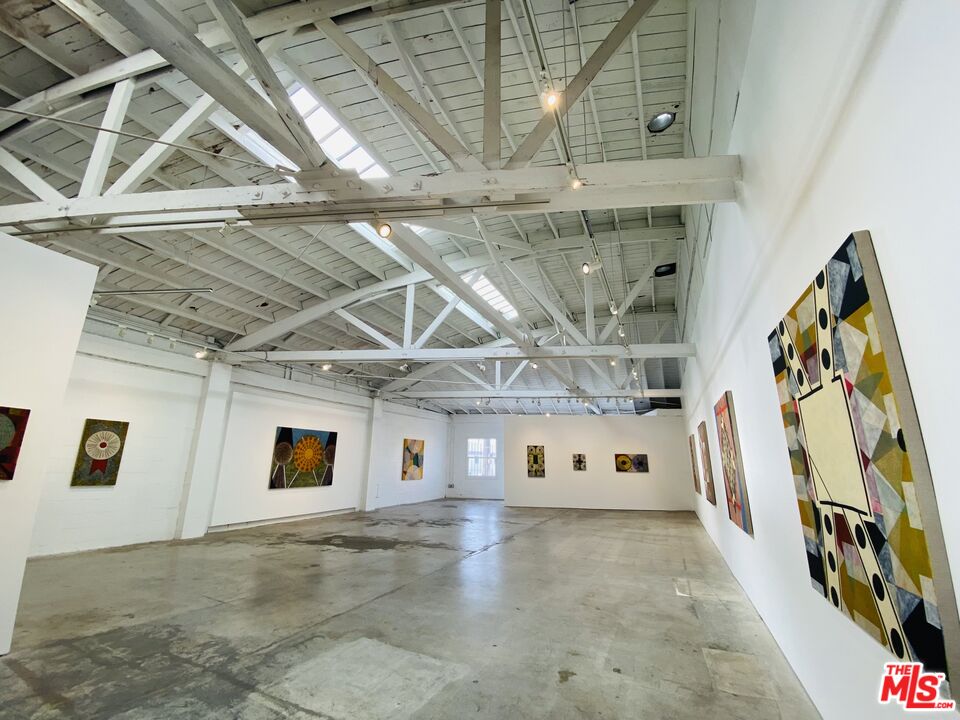 5112 W Jefferson Blvd