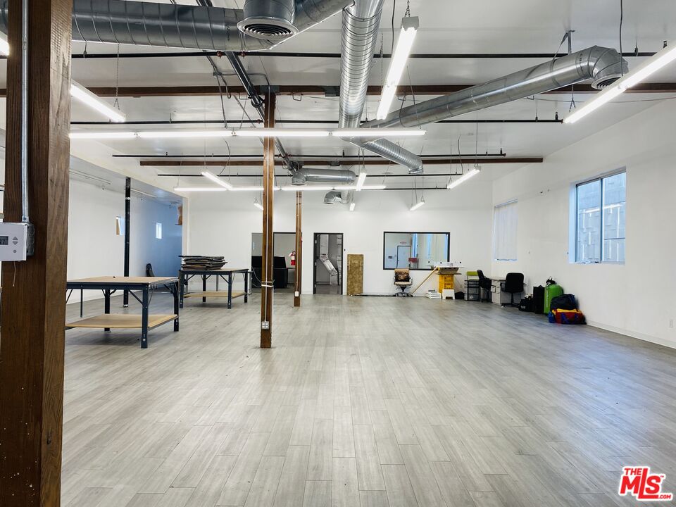 5112 W Jefferson Blvd