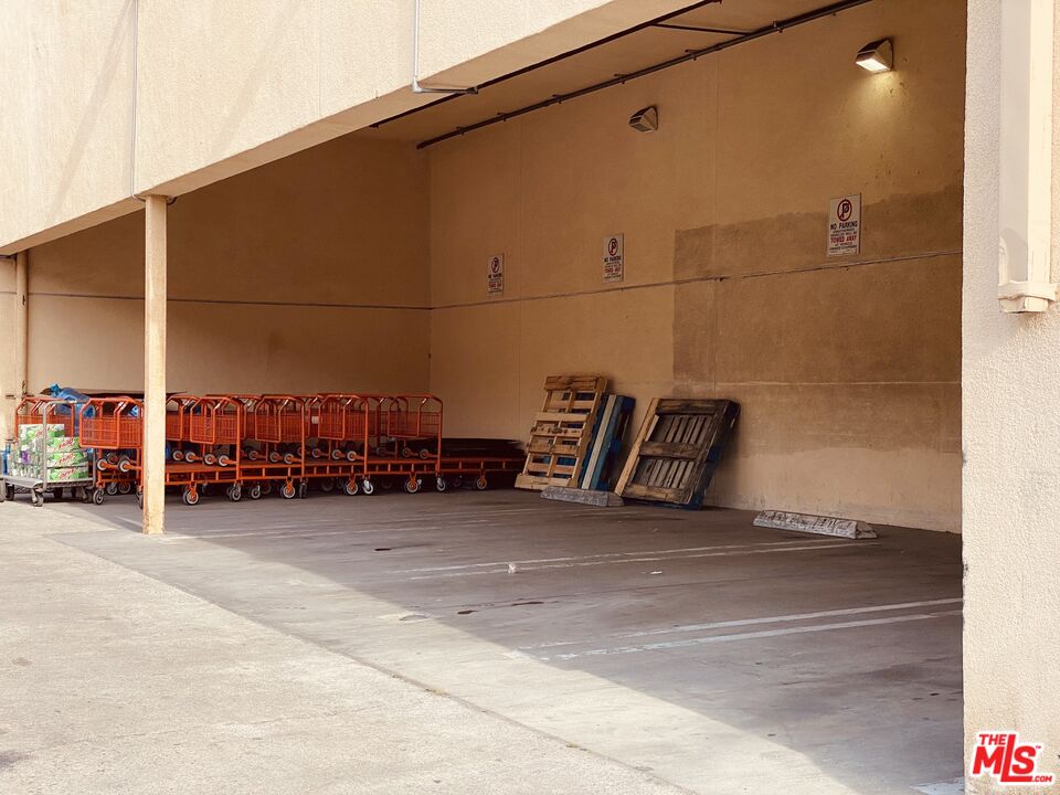 5112 W Jefferson Blvd