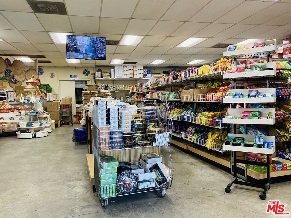 5112 W Jefferson Blvd