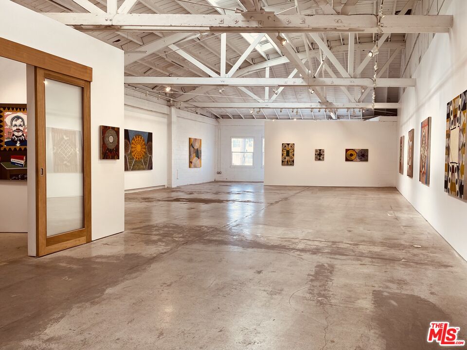 5112 W Jefferson Blvd