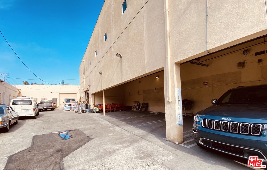 5112 W Jefferson Blvd