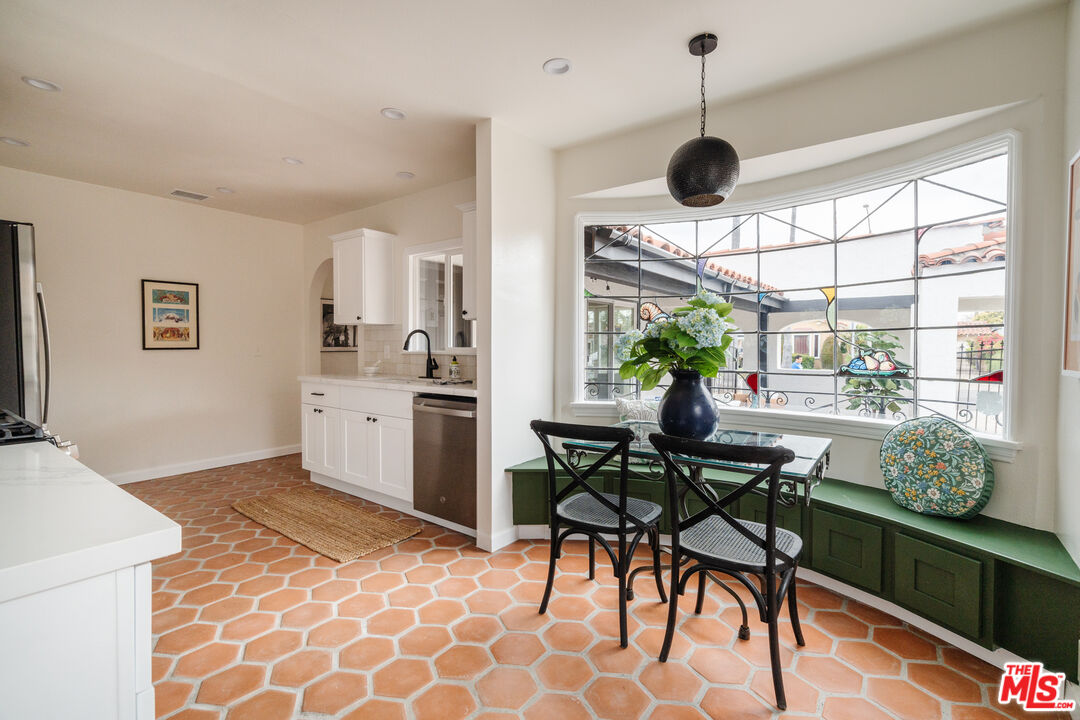 3867 Degnan Blvd