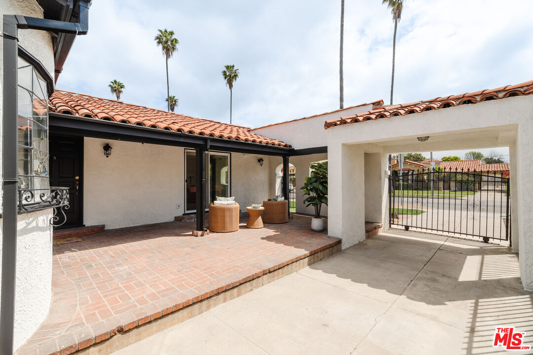 3867 Degnan Blvd