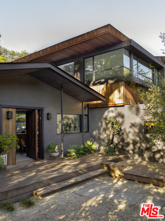 8970 Wonderland Park Ave