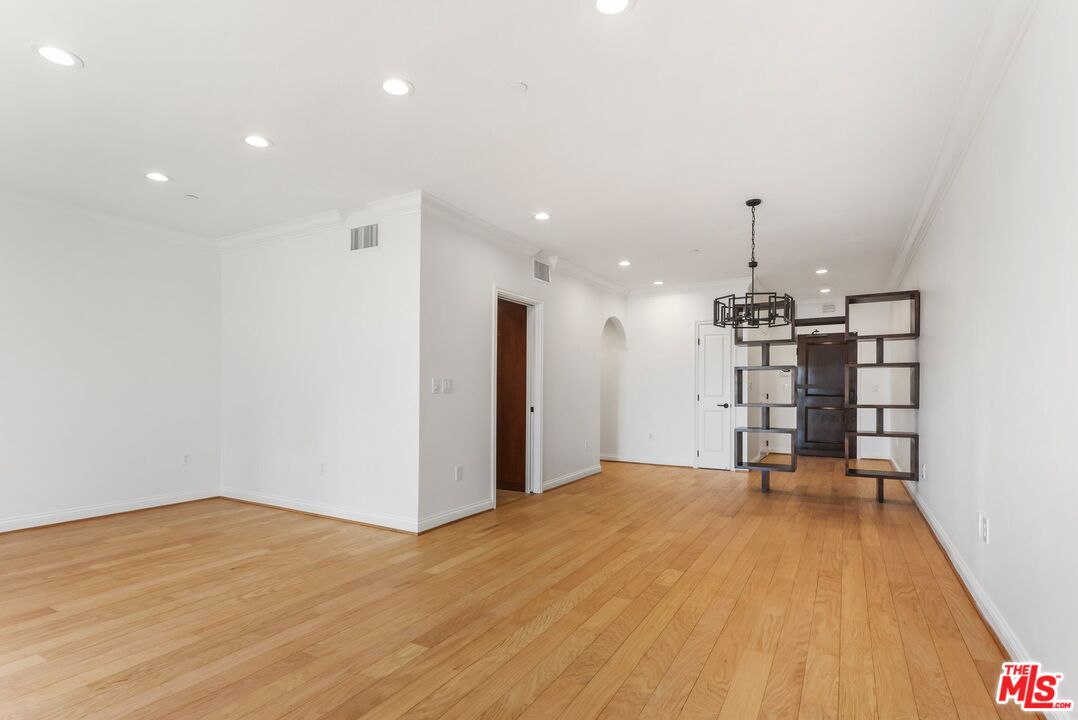 11863 Darlington Ave Unit: 304