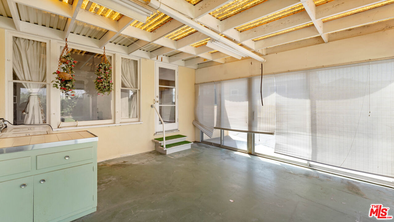 21321 Palos Verdes Blvd