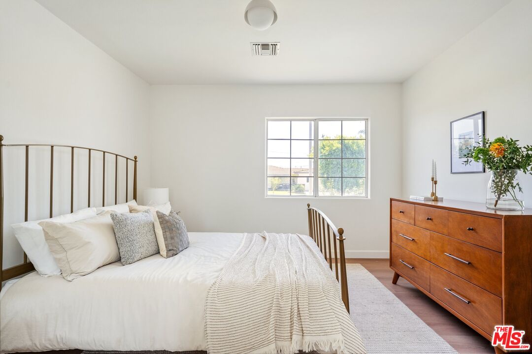 420 E Los Amigos Ave