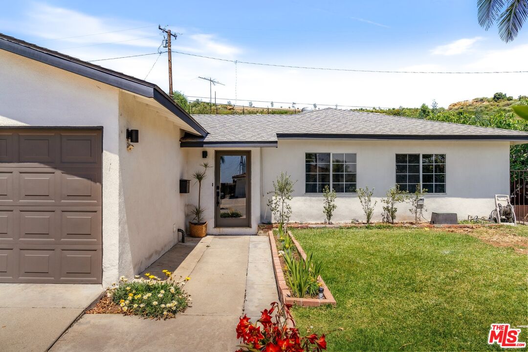 420 E Los Amigos Ave