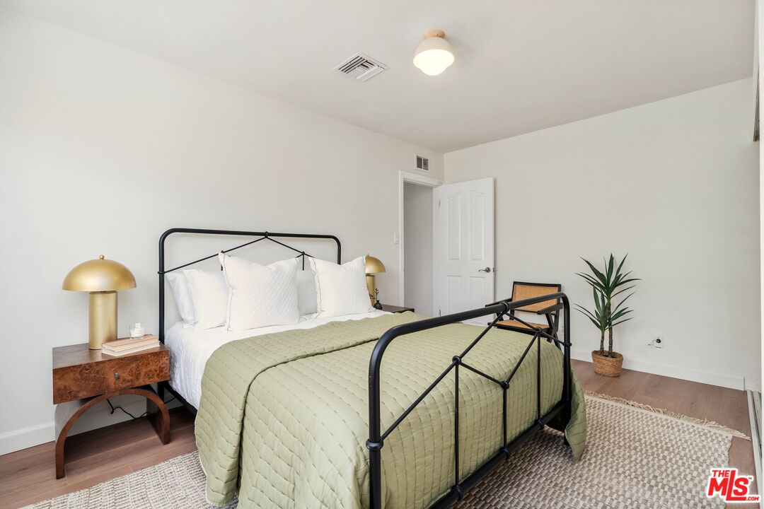 420 E Los Amigos Ave