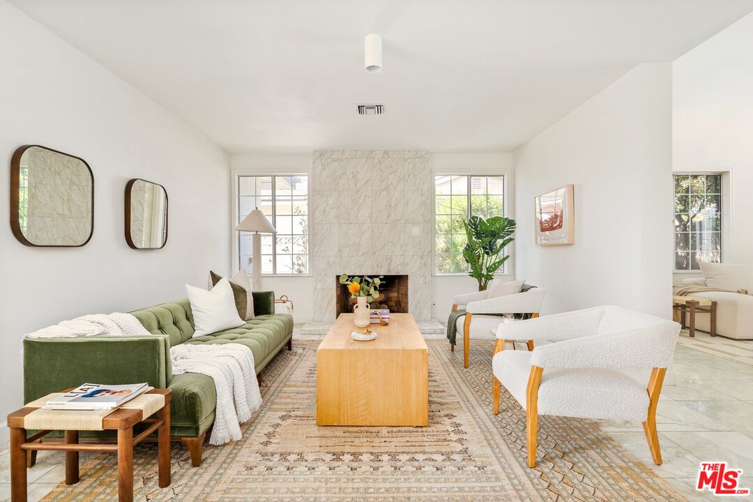 420 E Los Amigos Ave