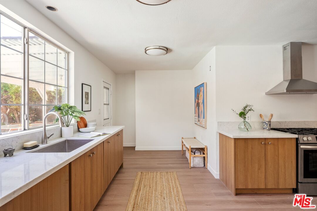 420 E Los Amigos Ave