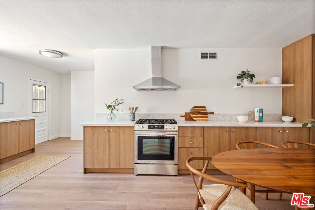 420 E Los Amigos Ave