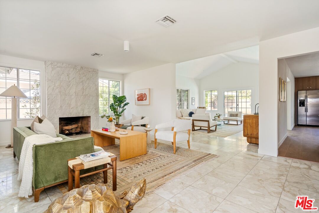 420 E Los Amigos Ave