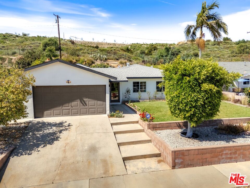 420 E Los Amigos Ave