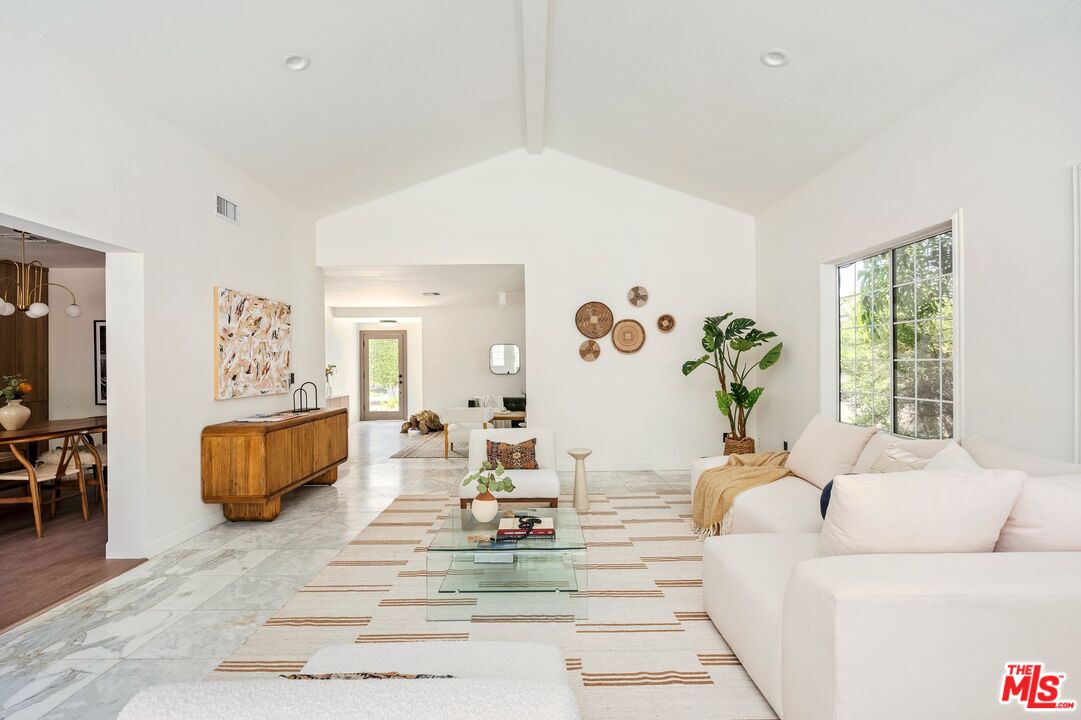 420 E Los Amigos Ave