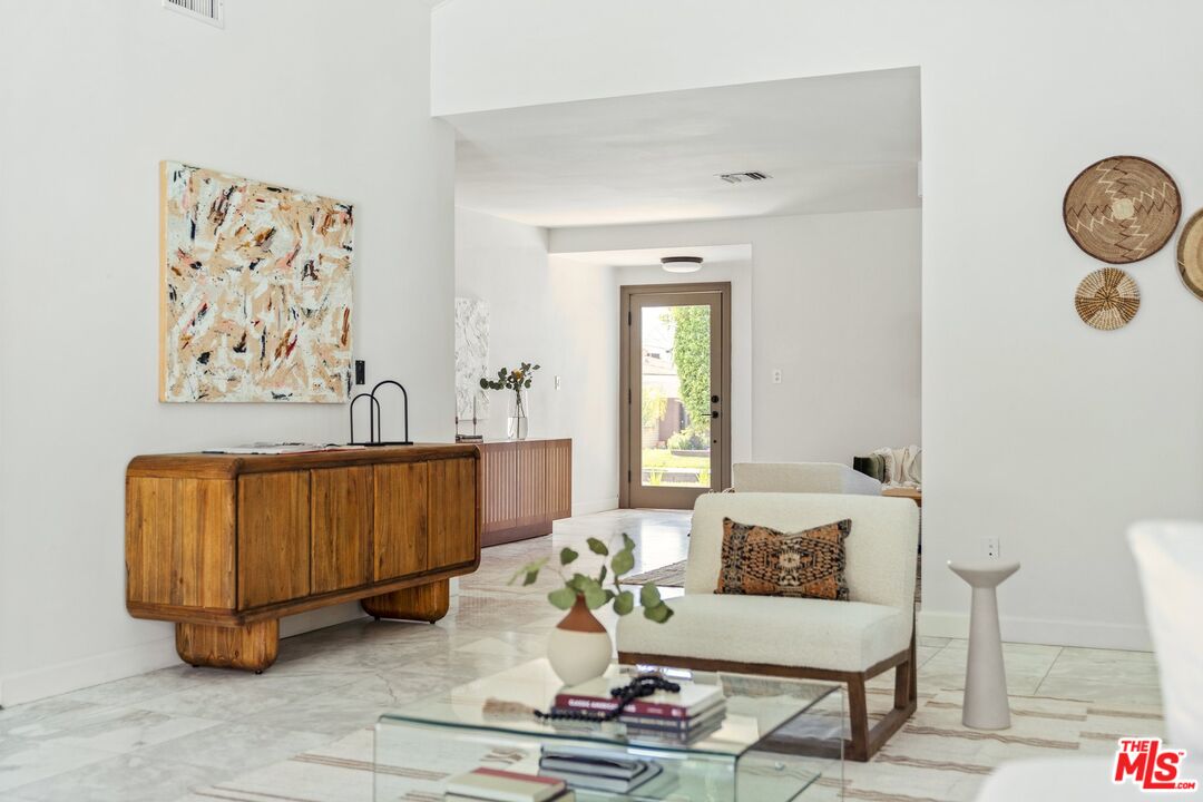 420 E Los Amigos Ave