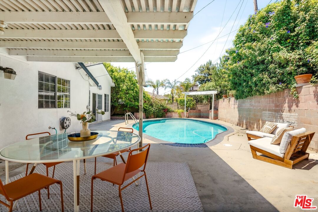 420 E Los Amigos Ave