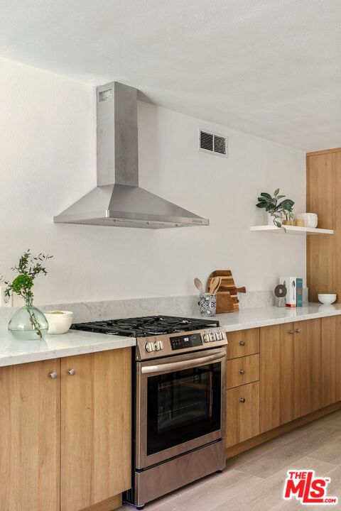 420 E Los Amigos Ave