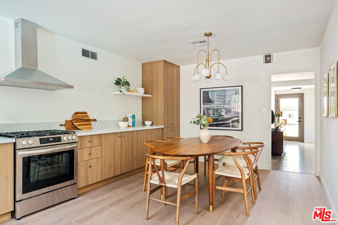 420 E Los Amigos Ave