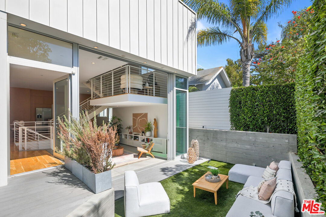 338 Rennie Ave Unit: A