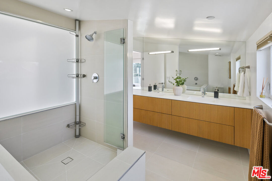 338 Rennie Ave Unit: A