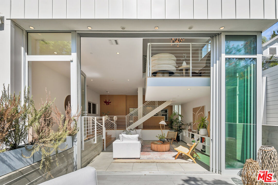 338 Rennie Ave Unit: A