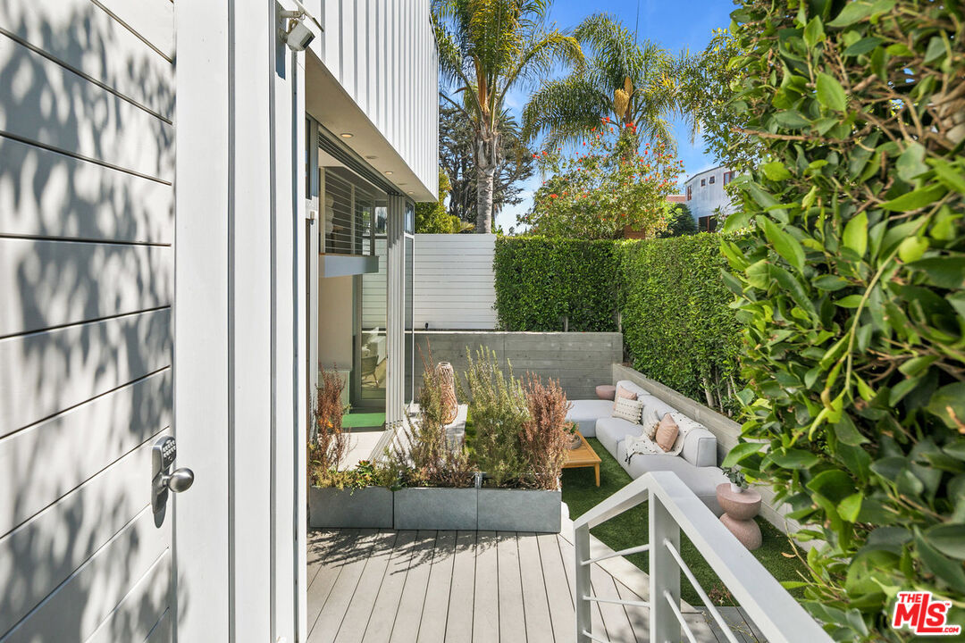 338 Rennie Ave Unit: A