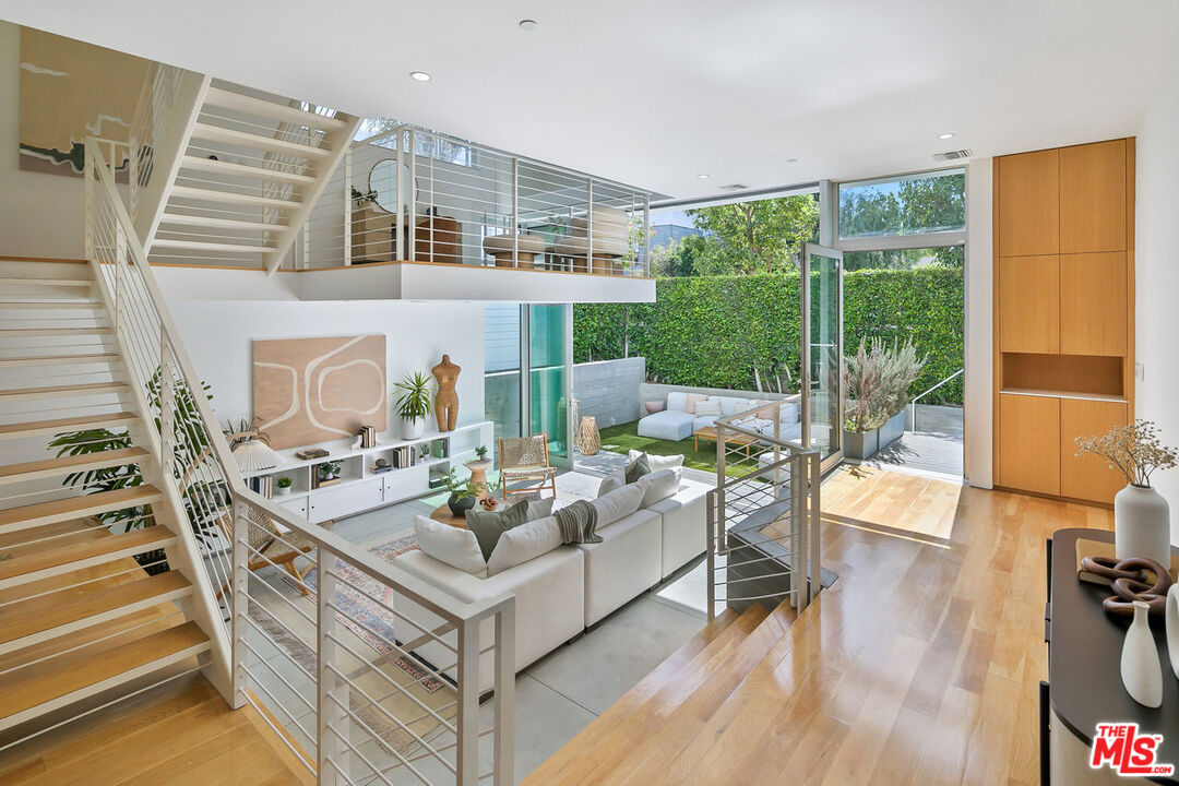 338 Rennie Ave Unit: A