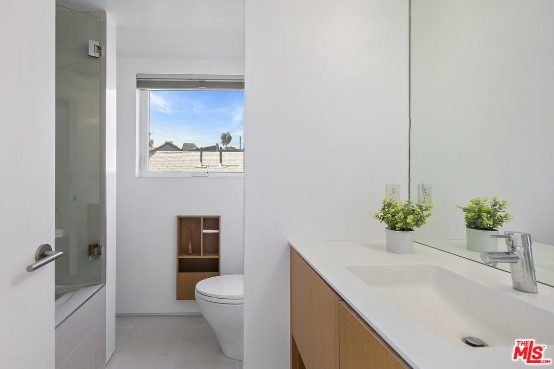 338 Rennie Ave Unit: A