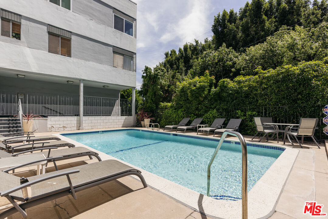7259 Hillside Ave Unit: 304