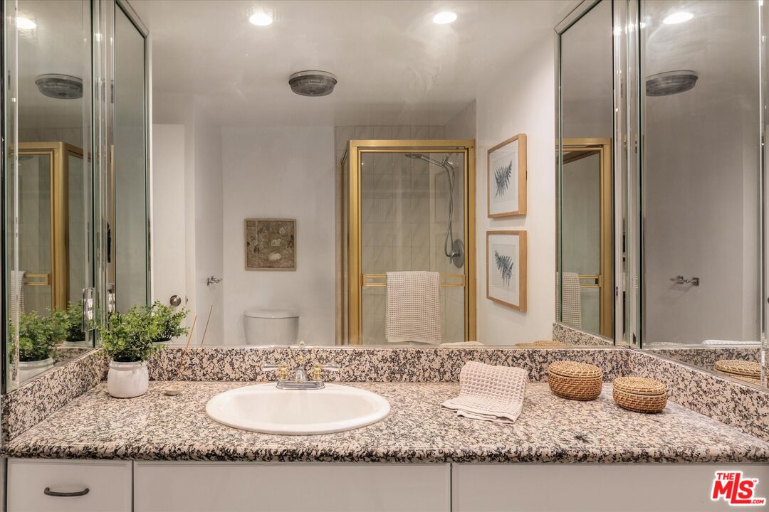 7259 Hillside Ave Unit: 304