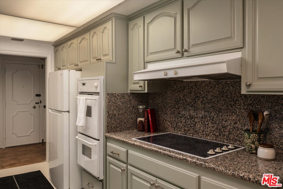 7259 Hillside Ave Unit: 304