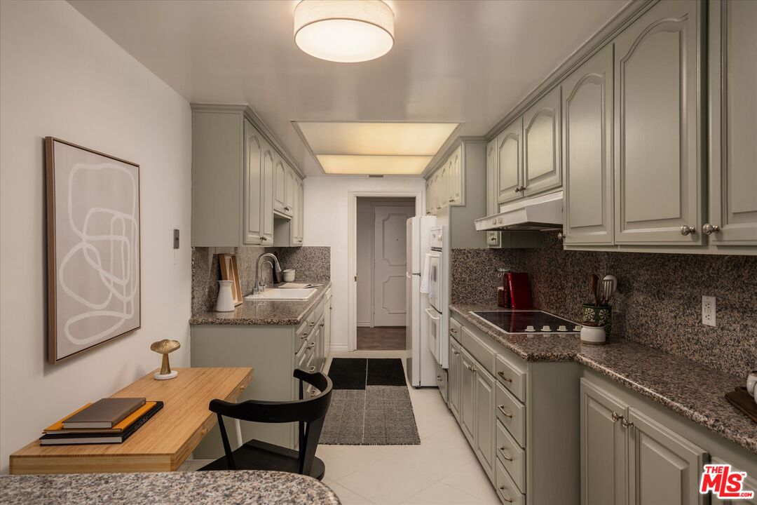 7259 Hillside Ave Unit: 304