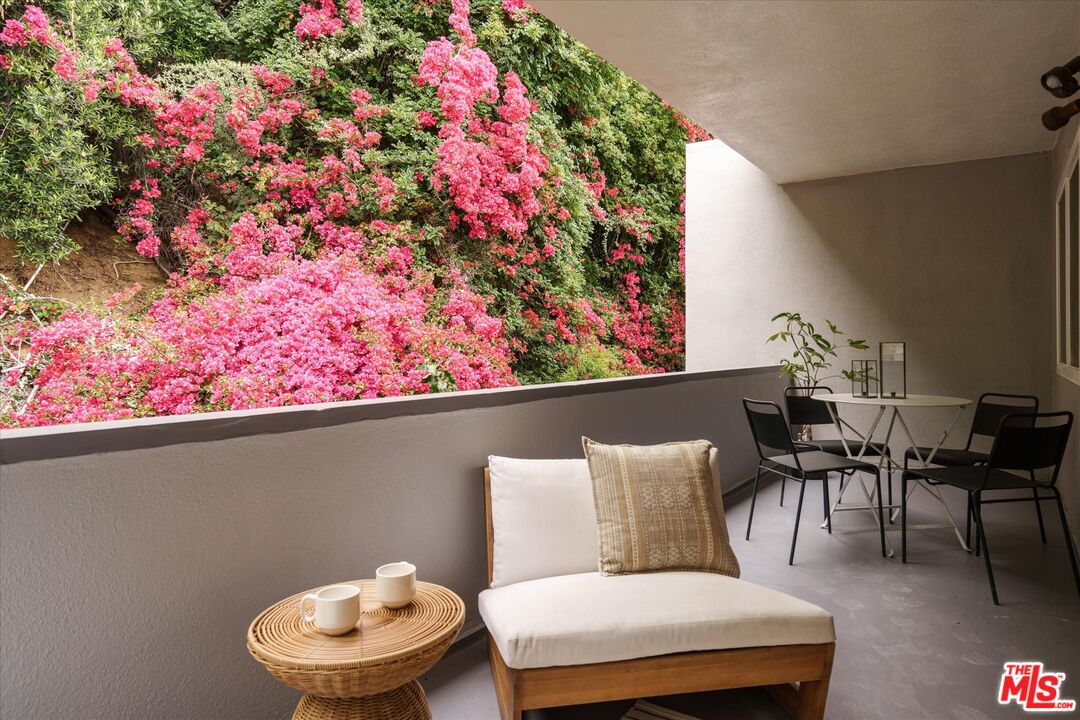 7259 Hillside Ave Unit: 304