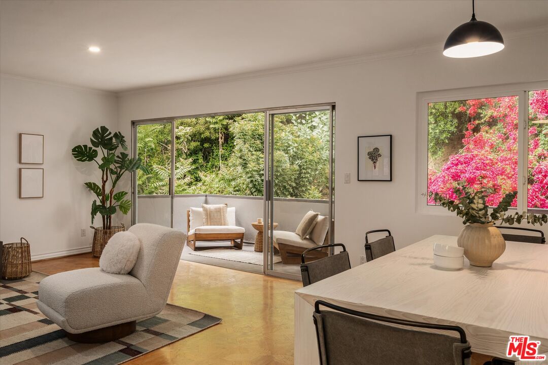 7259 Hillside Ave Unit: 304