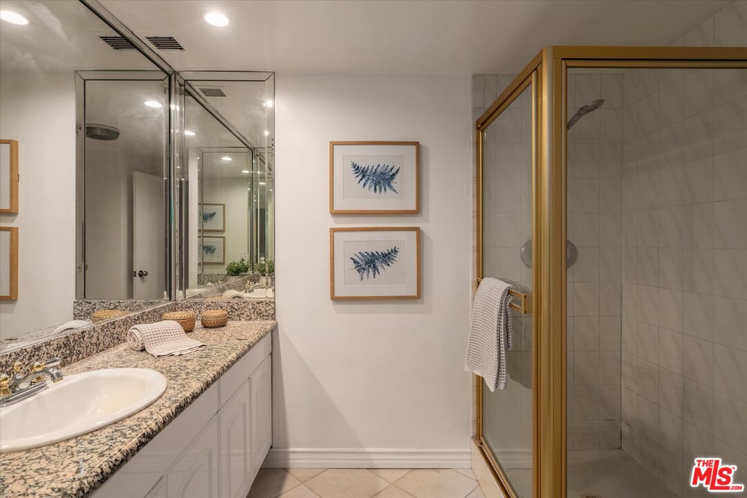 7259 Hillside Ave Unit: 304