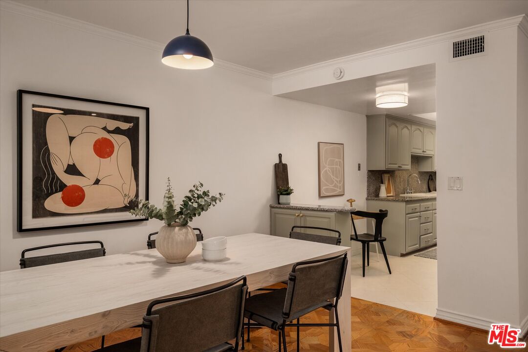 7259 Hillside Ave Unit: 304