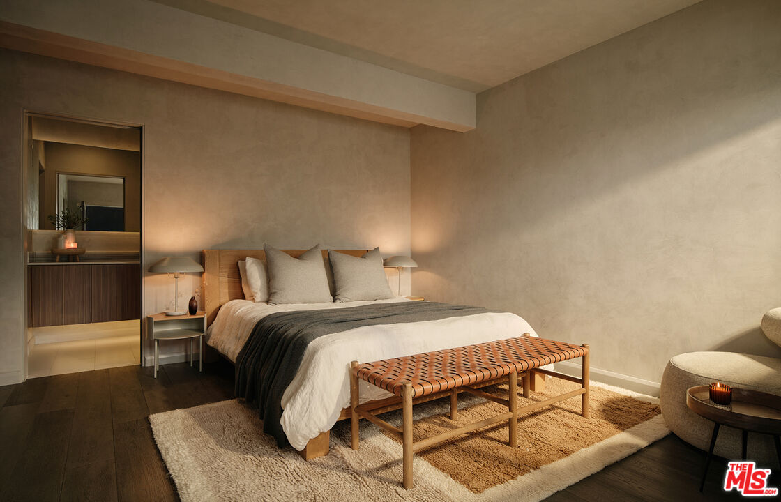 8521 W Hollywood Blvd