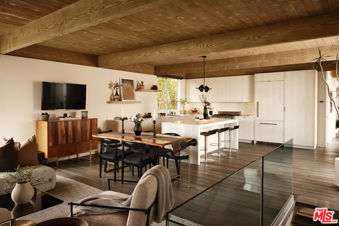 8521 W Hollywood Blvd