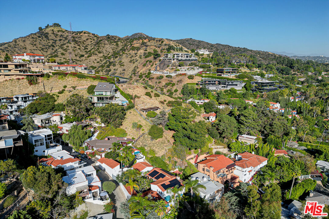 1761 N Orange Grove Ave