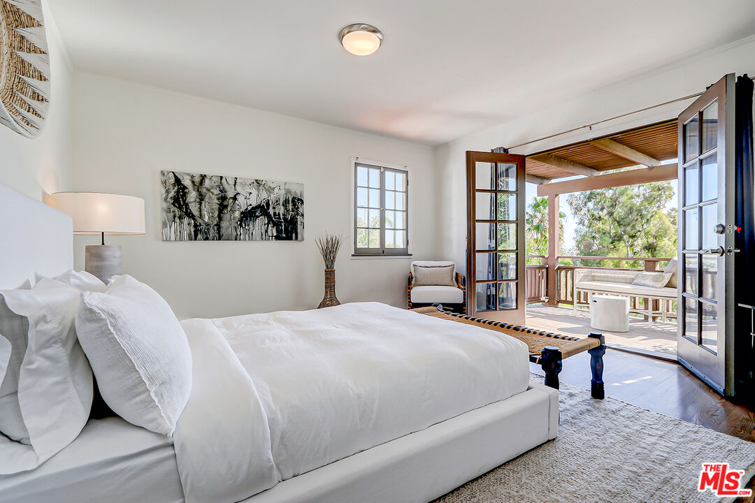 1761 N Orange Grove Ave