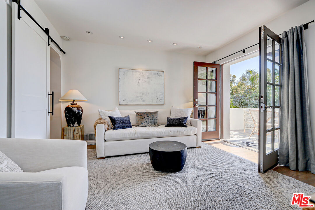 1761 N Orange Grove Ave