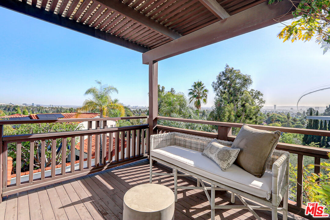 1761 N Orange Grove Ave