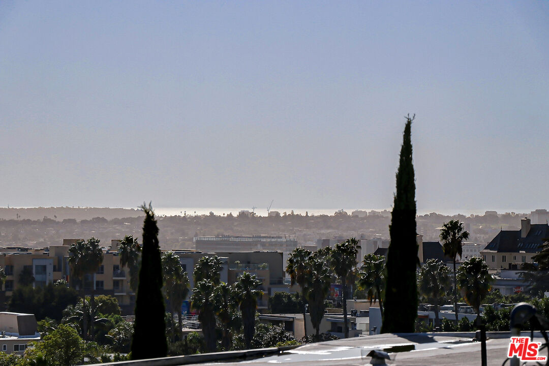 1761 N Orange Grove Ave