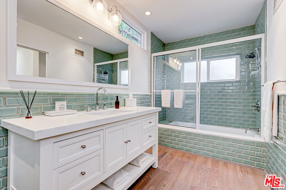 1761 N Orange Grove Ave