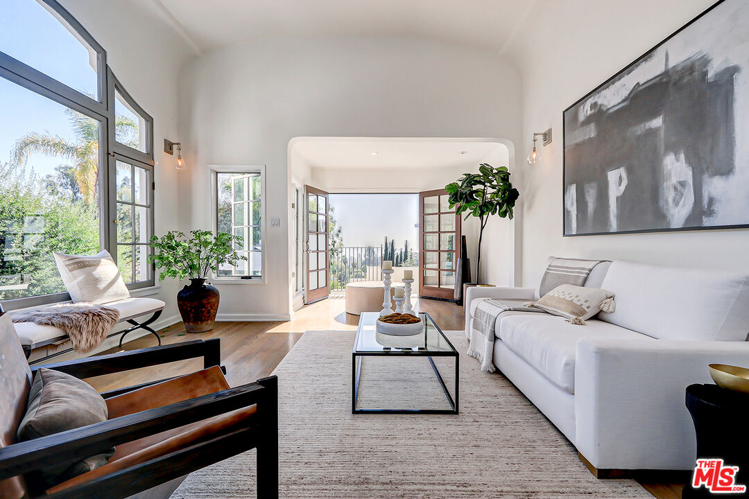 1761 N Orange Grove Ave