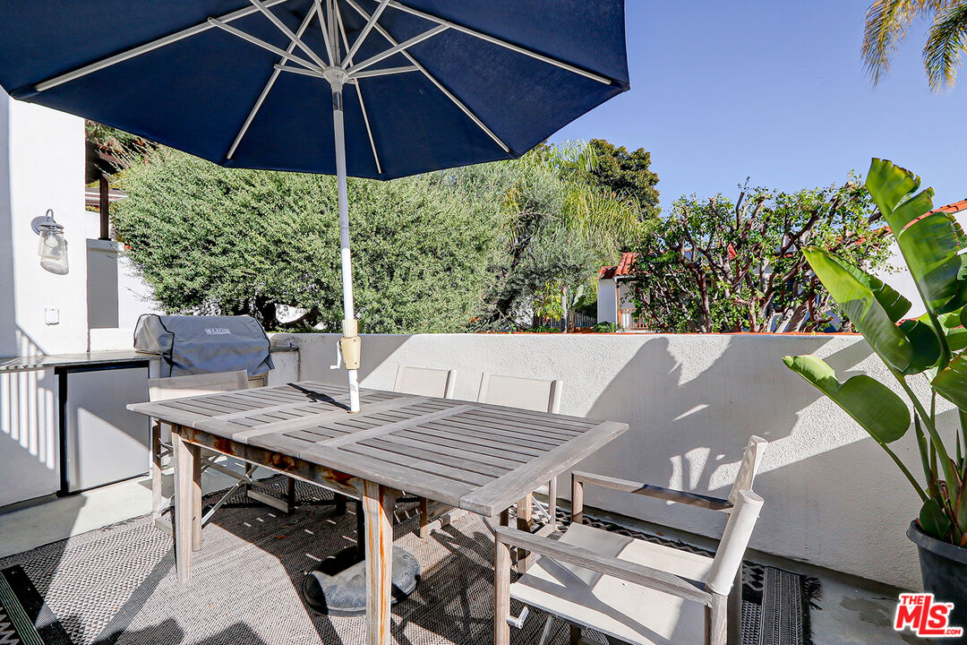 1761 N Orange Grove Ave